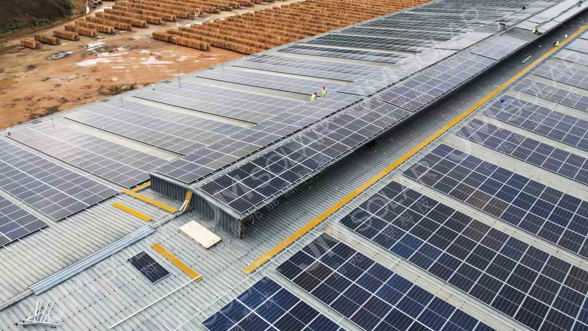 Solar roof walkway